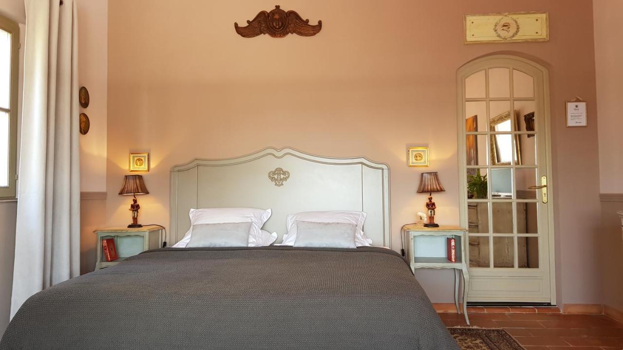 Pierres Blanches Bed & Breakfast Cotignac Exterior photo