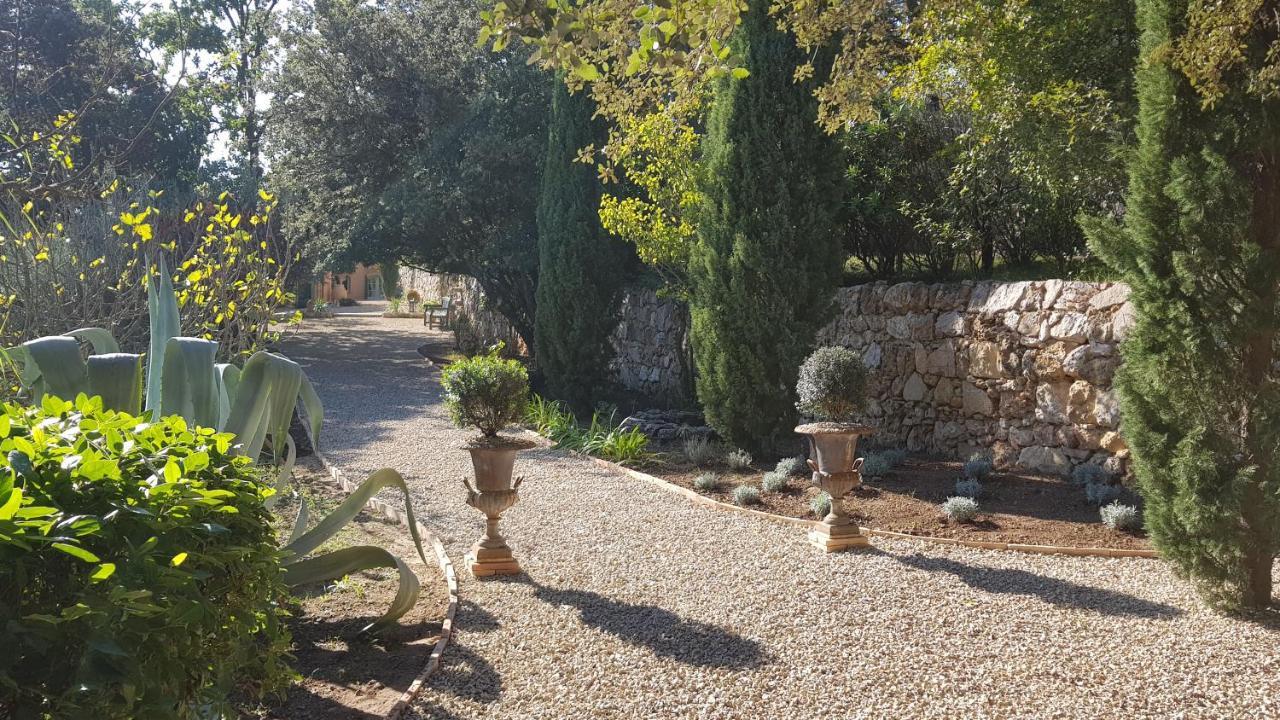 Pierres Blanches Bed & Breakfast Cotignac Exterior photo