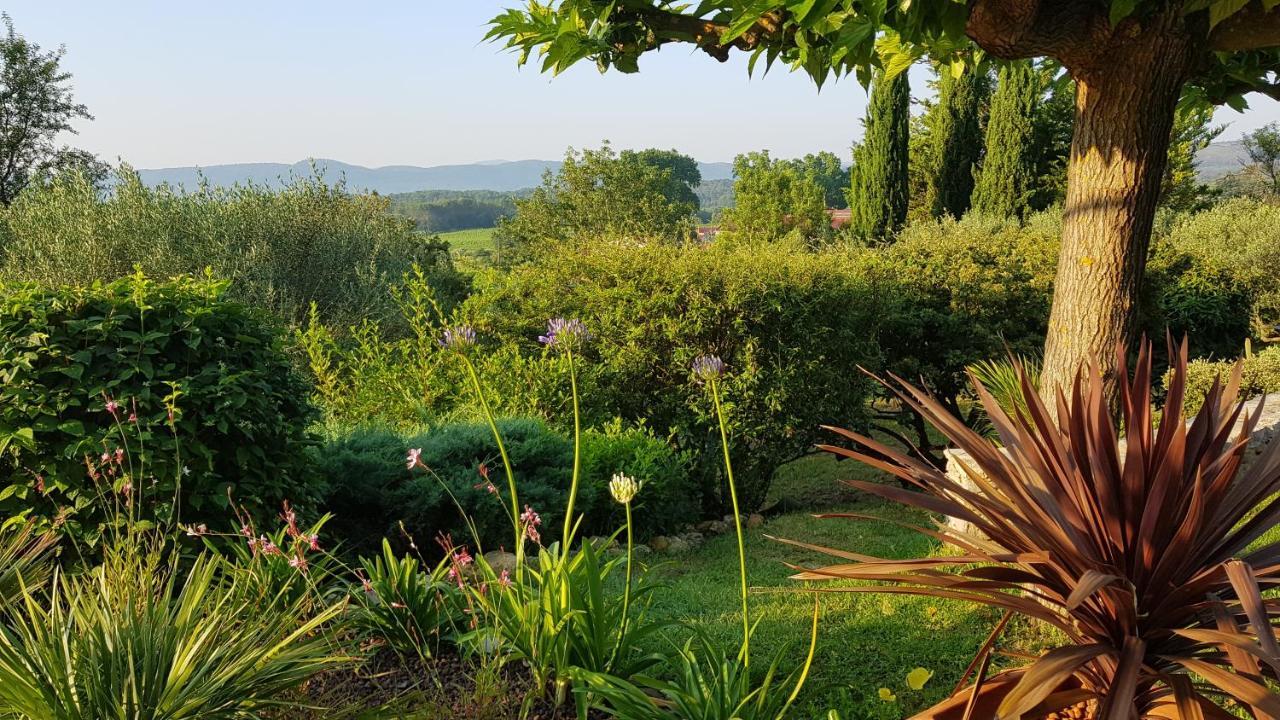 Pierres Blanches Bed & Breakfast Cotignac Exterior photo