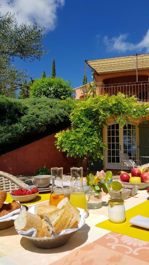Pierres Blanches Bed & Breakfast Cotignac Exterior photo